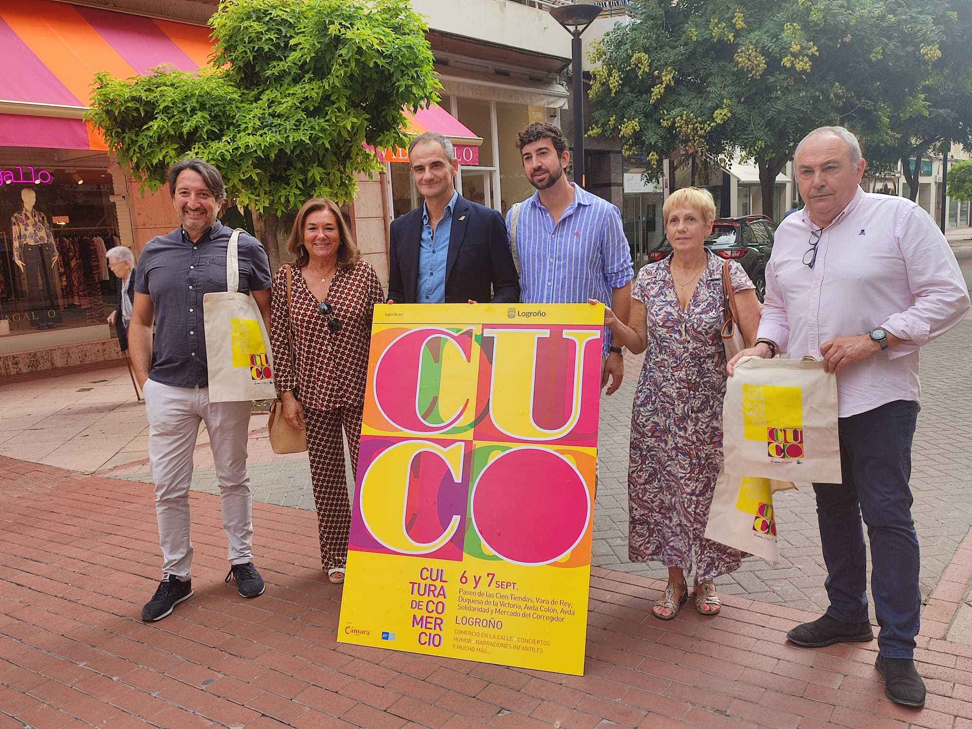 El concejal Miguel Sáinz, el presidente del Yagüe y una técnica en la visita