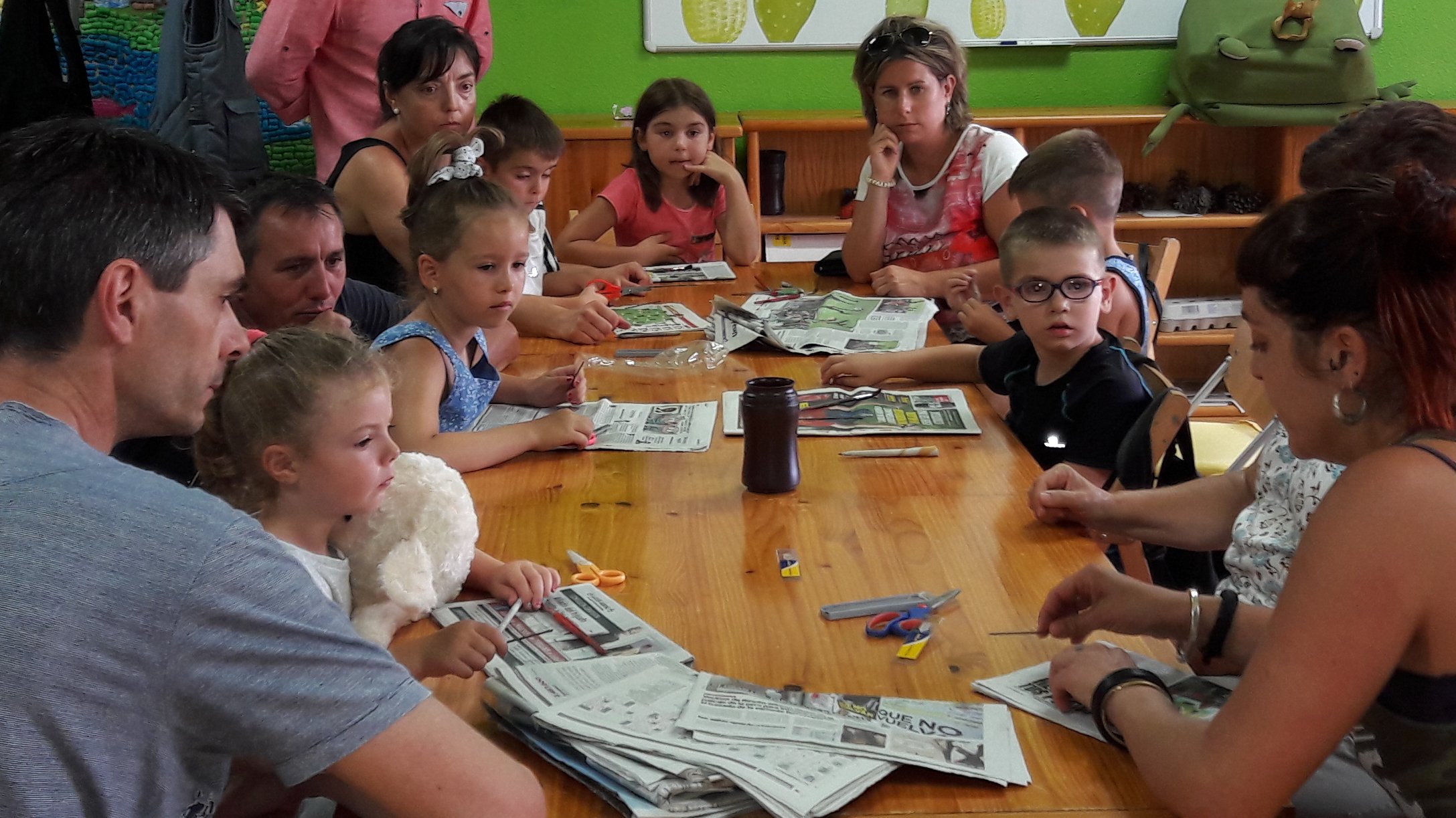 Imagen Concluye septiembre con una interesante actividad de reciclaje para crear maceteros en el Aula Medioambiental de La Grajera