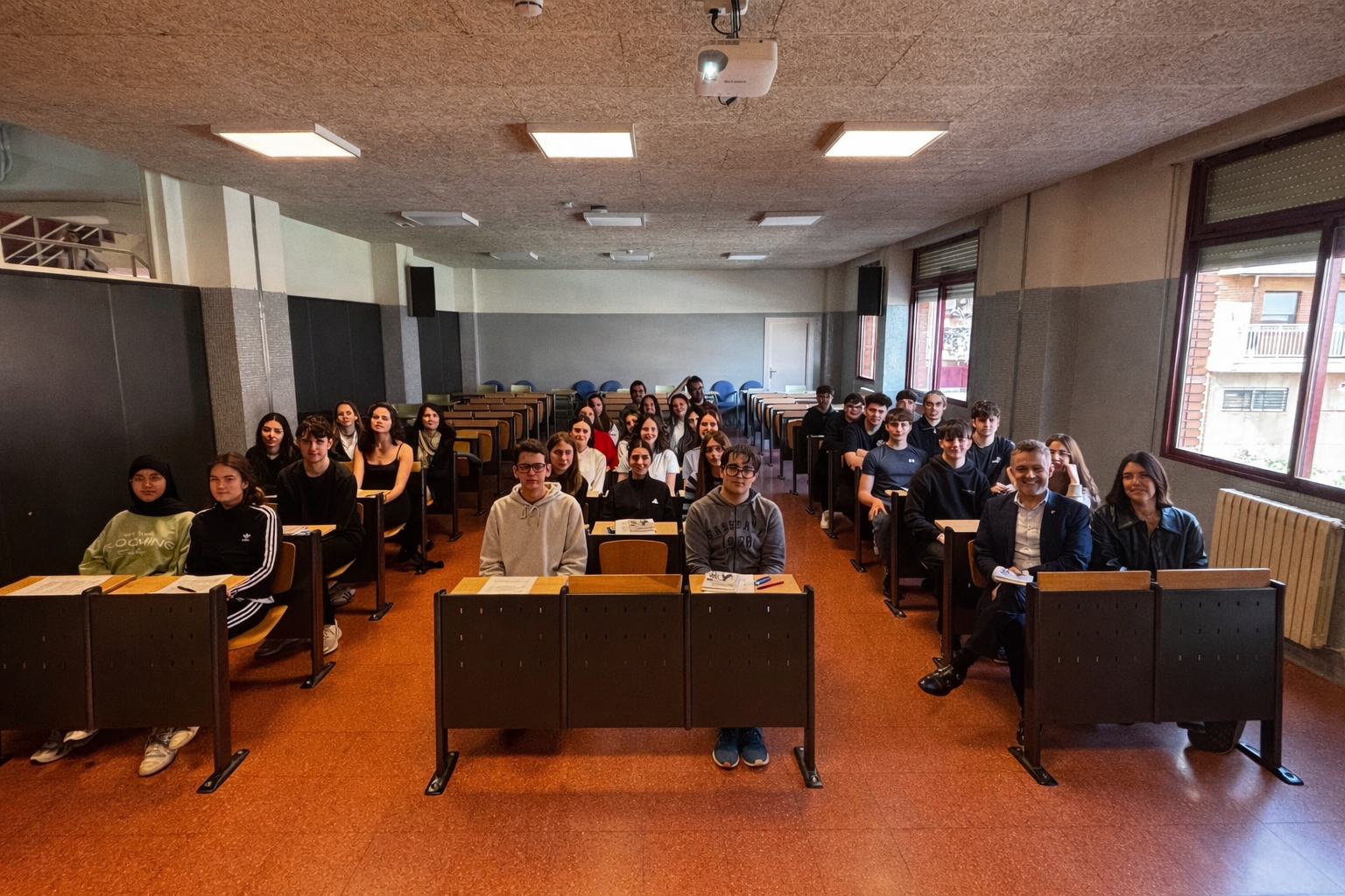Imagen El Ayuntamiento de Logroño impulsa talleres en centros educativos para acercar la figura de Rafael Azcona a los más jóvenes